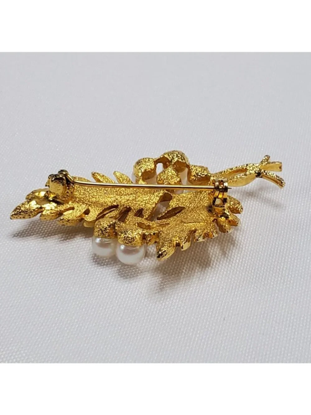 Vintage Dubarry Fifth Ave Brooch Gold Tone Pin Faux Pearl Leaf Signed DBA